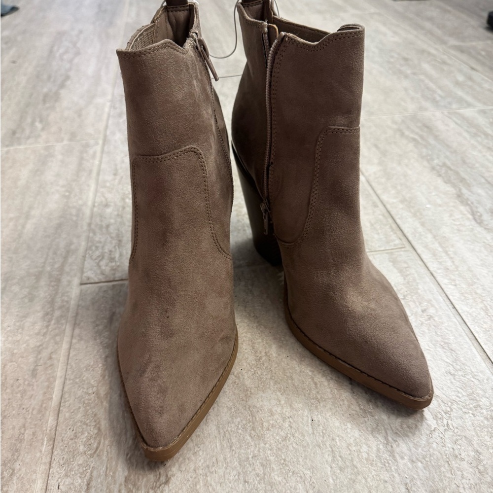 Sun & Stone Abigail  Ankle Pointed Bohemian Boots- Size 9.5